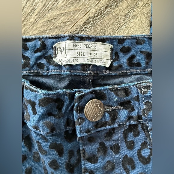 Free People Velvet Flocked Leopard Skinny Jeans, size 28. - Picture 9 of 10
